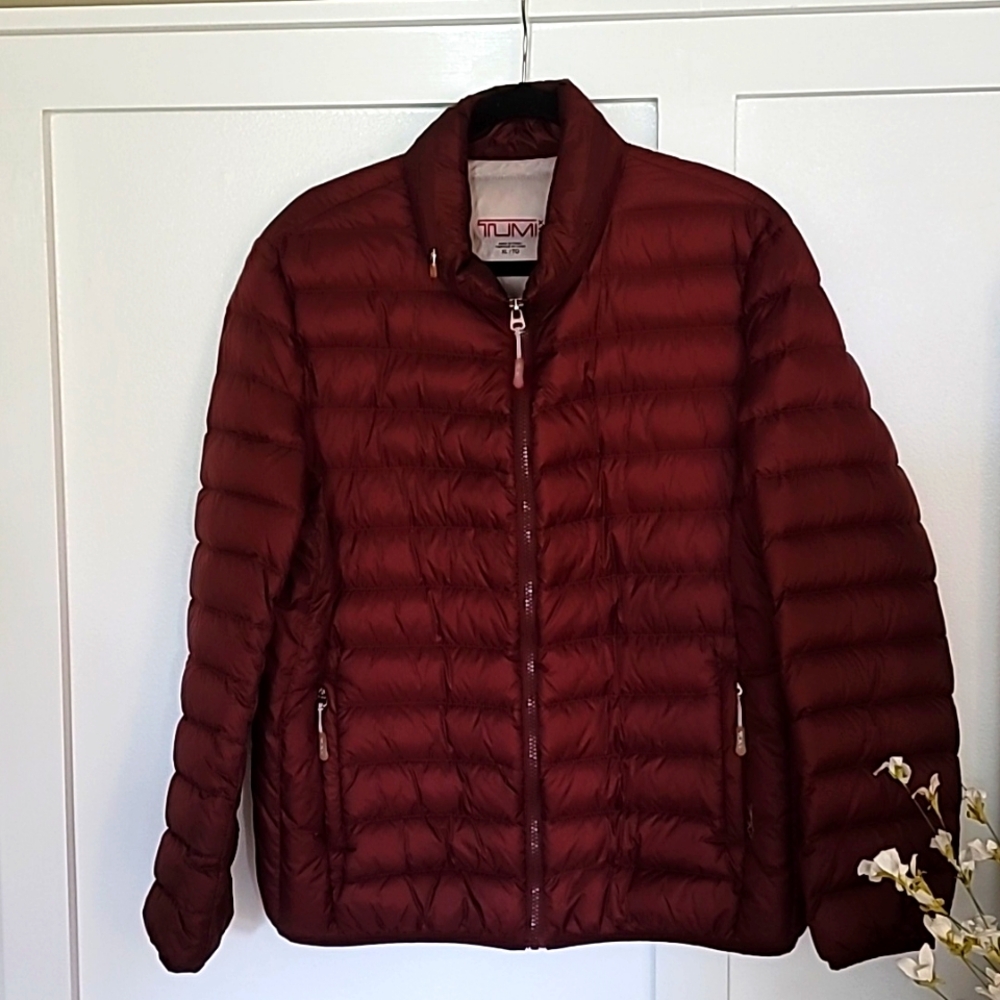 TUMI XL Women's Down Pax Puffer Jacket in Burgundy